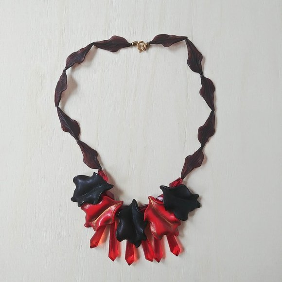 ►Free With Another Bundle ◄ 70s Vintage Leaf Dangle Necklace - Picture 2 of 4